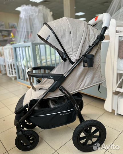 Прогулочная коляска с надувными колесами