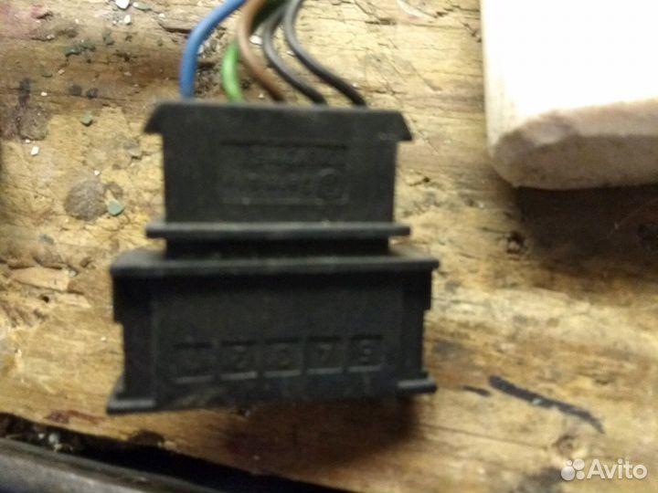 Зеркало левое продам