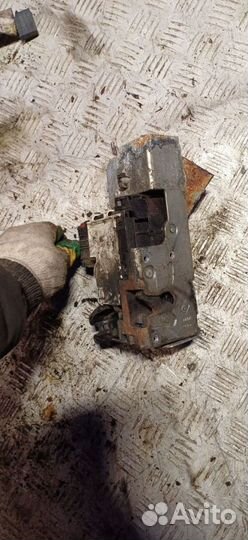 Замок двери передней левой Ford Transit 3 restailing 2008