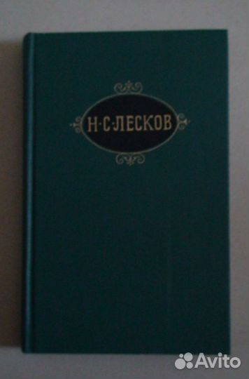 Книги -Чехов,Пушкин,Крылов,Маяковский,словарь и пр