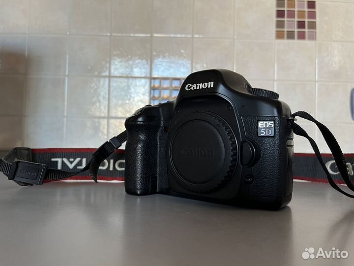 Зеркальный фотоаппарат Canon 5D