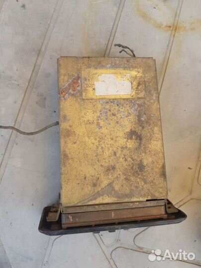 Старинный радиоприемник