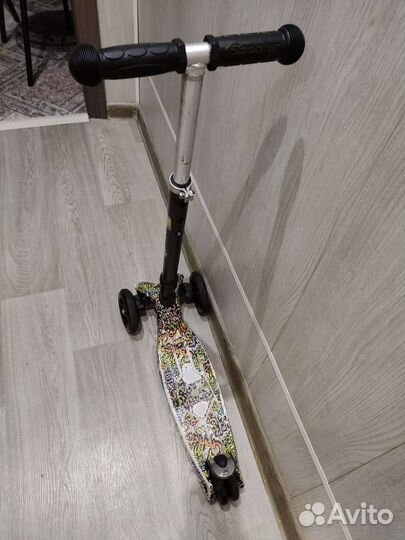 Самокат детский со светящимися колесами