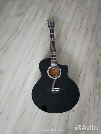 Гитара новая большая