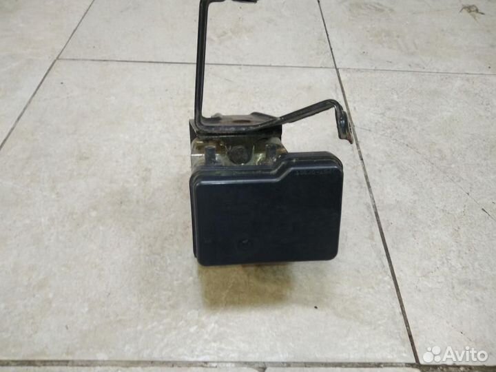 Блок ABS Toyota Mark X DBA-GRX120