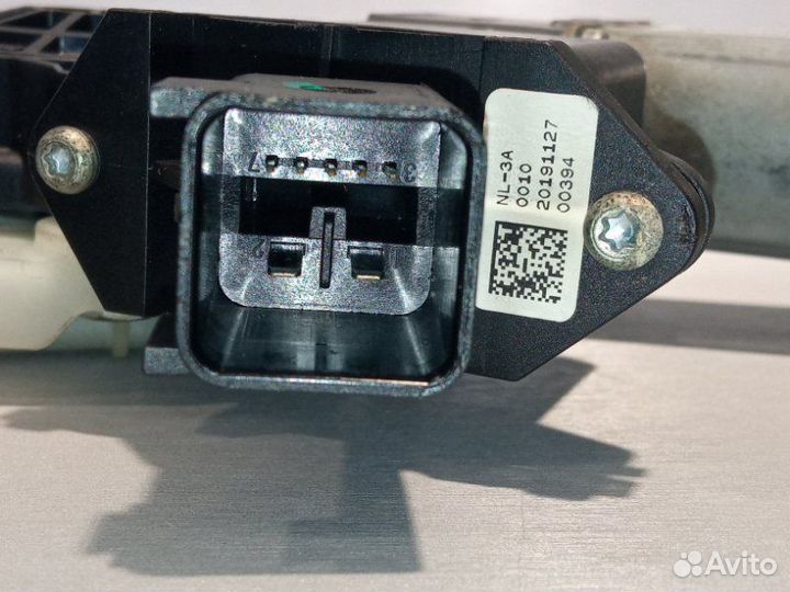 Стеклоподъемник передний правый Geely Atlas