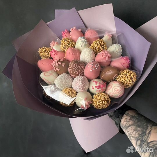 Букет из клубники в шоколаде сладкий подарок