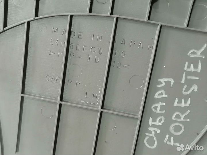 Накладка задней стойки для Subaru Forester (SF5)