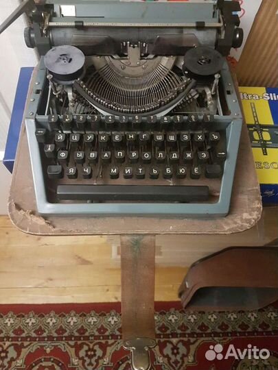 Печатная пишущая машинка