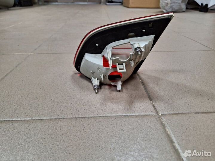 Фонарь задний левый Skoda Superb 3T