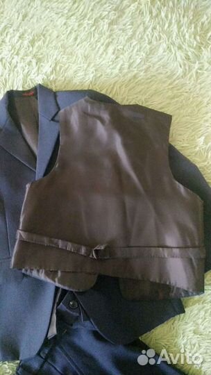 Костюм-тройка