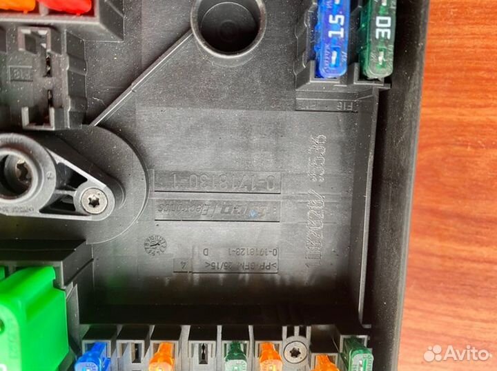 Блок предохранителей Vw Touran BXE 2007