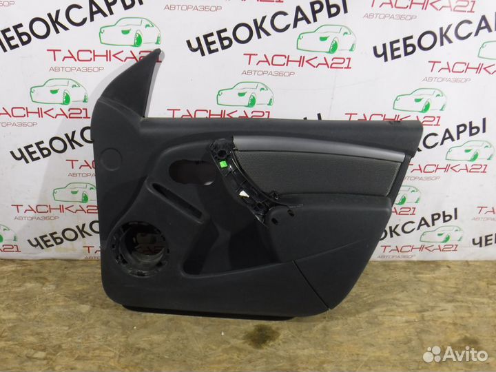 Обшивка передней правой двери Renault Duster 10-21