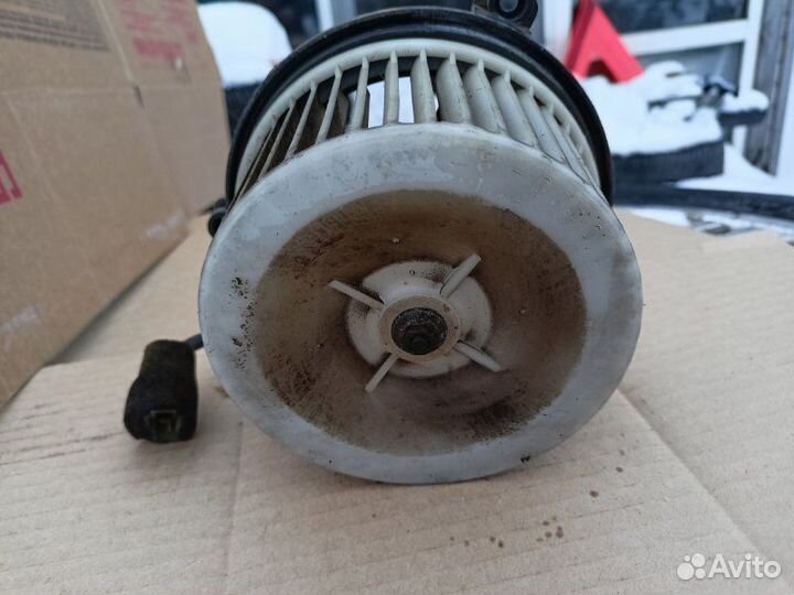 Моторчик печки Mitsubishi Pajero 2 6G74 3.5 1995