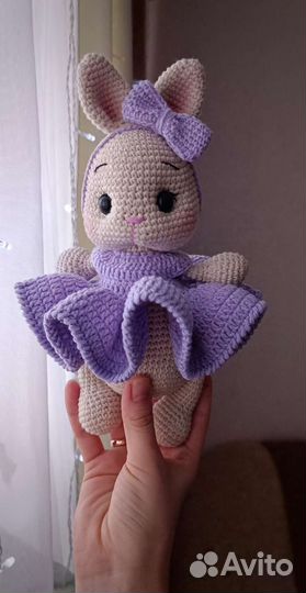 Вязанные игрушки зайка