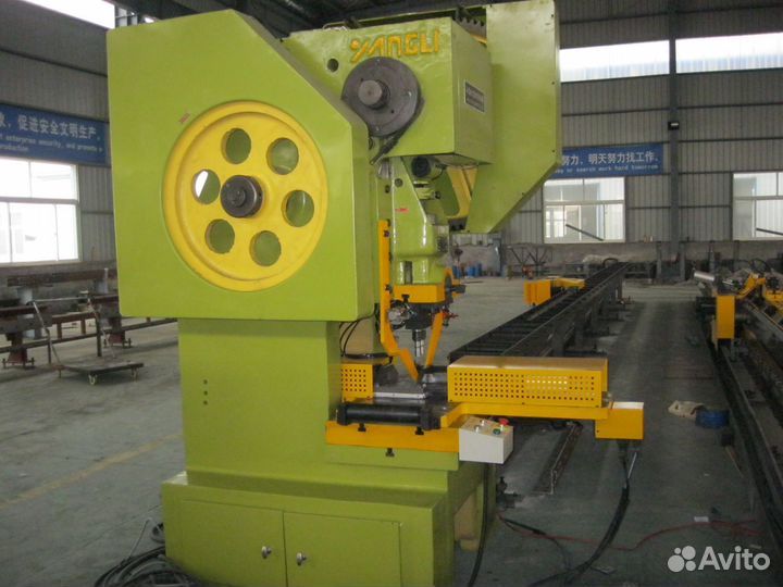 Полуавтоматический станок для пробивки отверстий