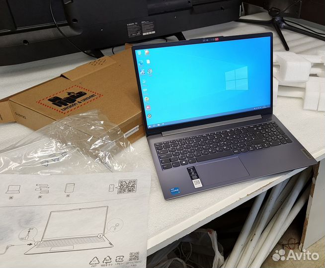 Новый 15.6/Core i3 1305U/8гб lddr5/256GB Win 11