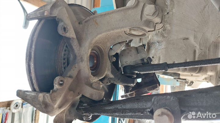 Кулак поворотный правый фольксваген Гольф 4