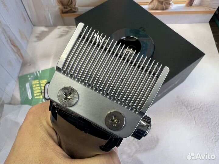 Профессиональная машинка для стрижки волос VGR 682