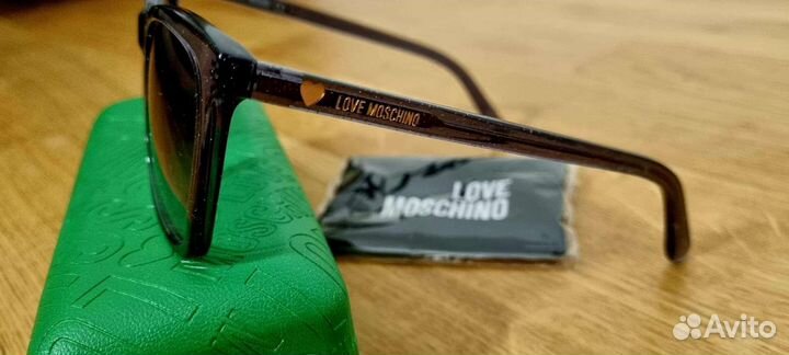 Очки женские солнцезащитные Love Moschino новые