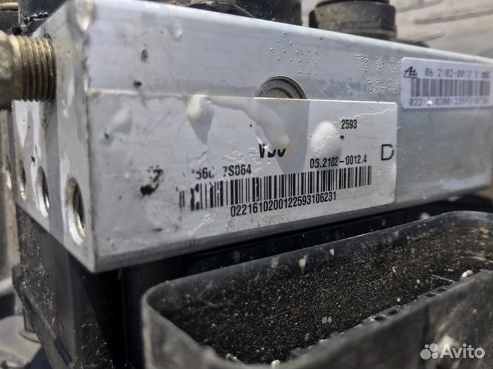 Блок (насос ) ABS Nissan Armada VK56DE 2003-2016