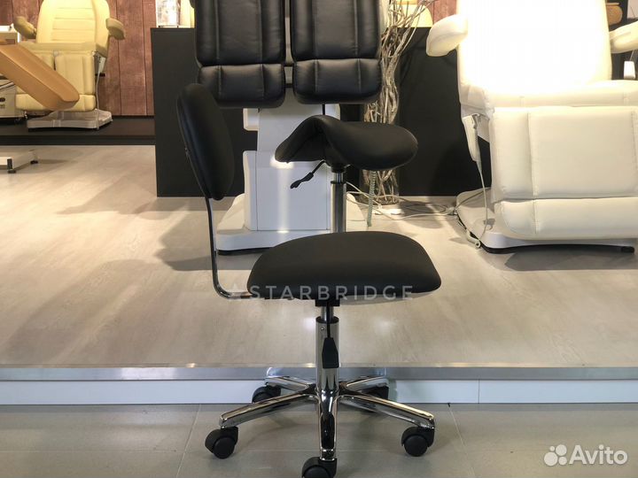 Стул мастера маникюра / педикюра