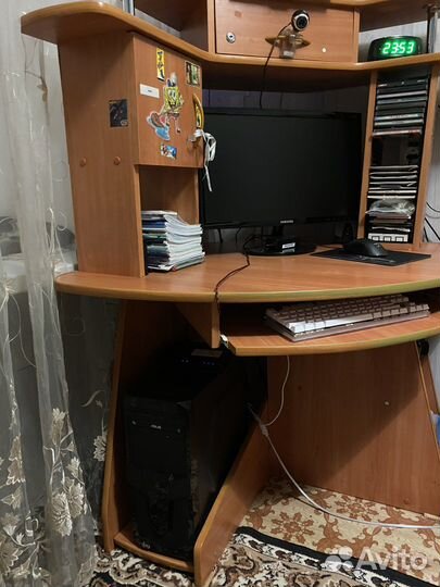Компьютерный стол