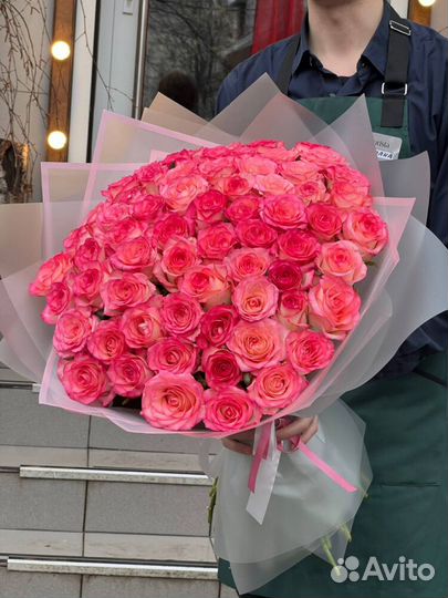 Яркие букеты из цветов и композиции. Доставка