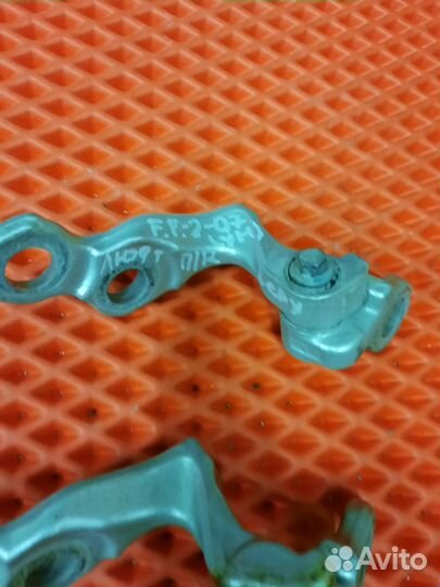 Петли передней правой двери Ford Focus 2