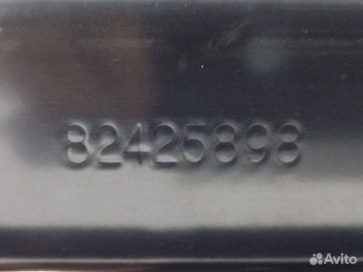 Кронштейн спойлера кабины Volvo, 82425898 код 17942