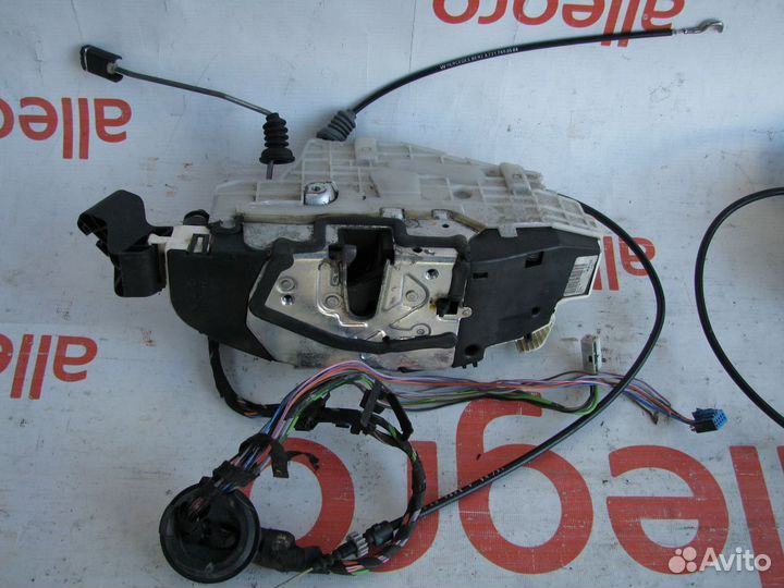 Замок двери задней левой правой Mercedes W221