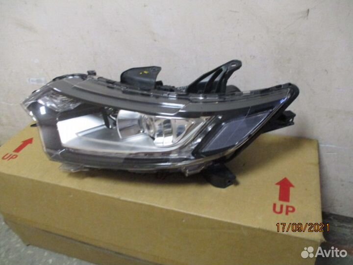 Фара левая Mitsubishi Outlander