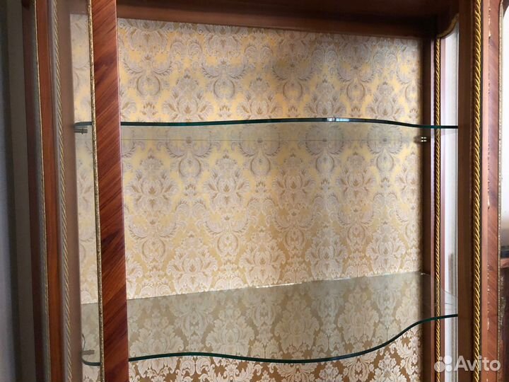 Шкаф витрина бу