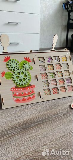 Развивающая игрушка - бизиборд