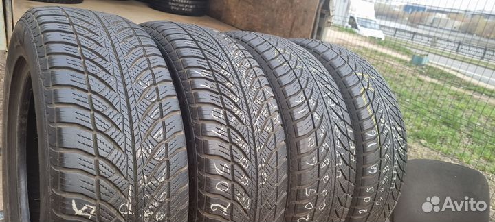 Goodyear UltraGrip 8 205/60 R16