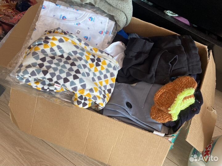 Коробка детских вещей