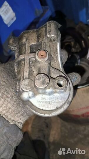 Кронштейн масляного фильтра Audi 80b3 026115417