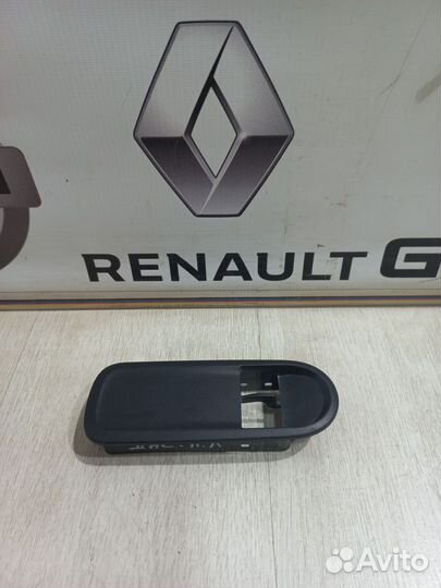 Накладка блока кнопок стеклоподъемника renault duster Лев