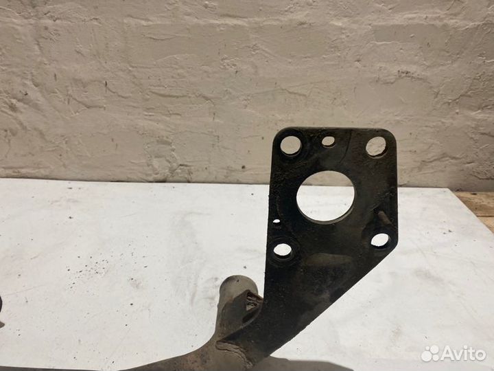 Балка передняя поперечная Volkswagen Passat B5