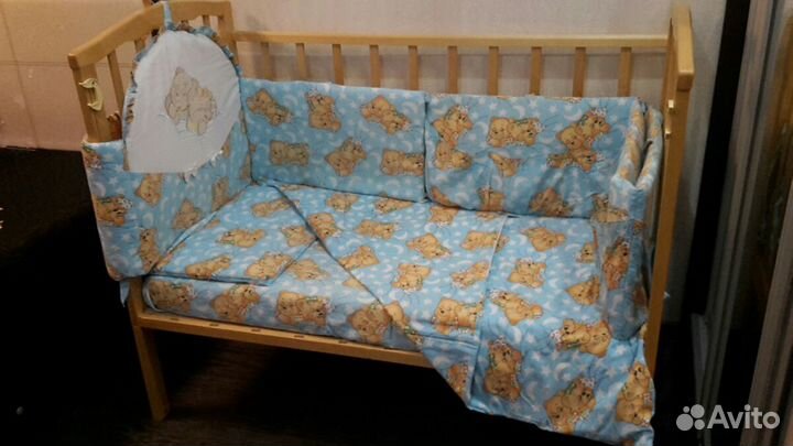 Бортики с комплектом постельного белья и балдахино