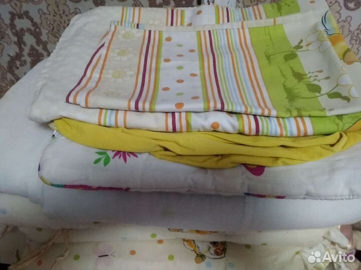 Бортики в кроватку+ весь комплект