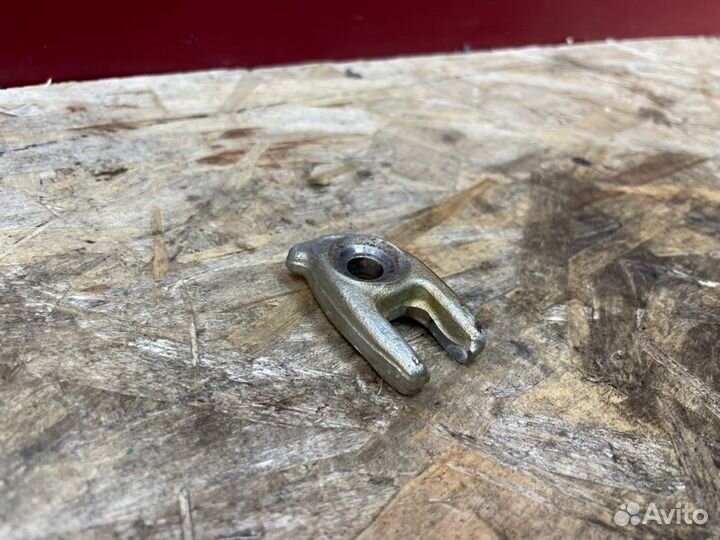 Кронштейн форсунки Renault Duster