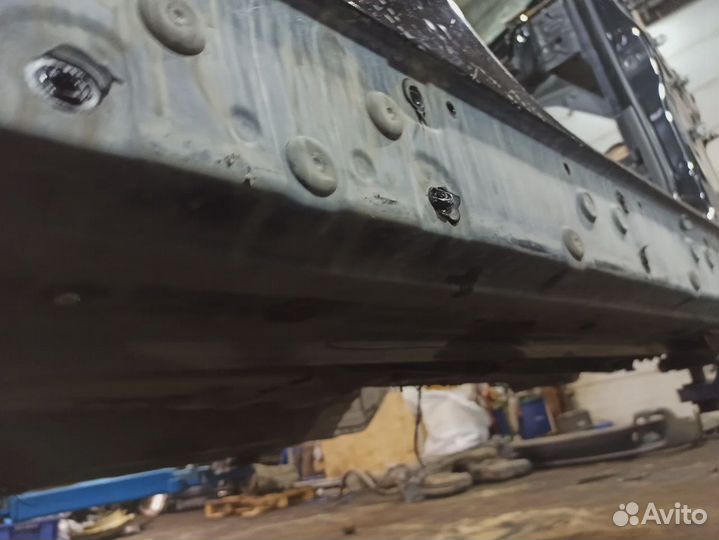 Порог со стойкой правый BMW X5 (E70)