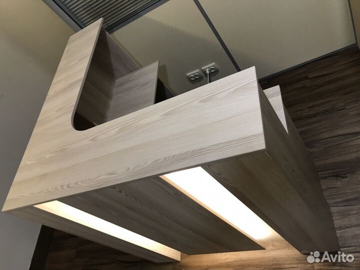 Ресепшен новый. Ладья. С подсветкой и щитом. Произ