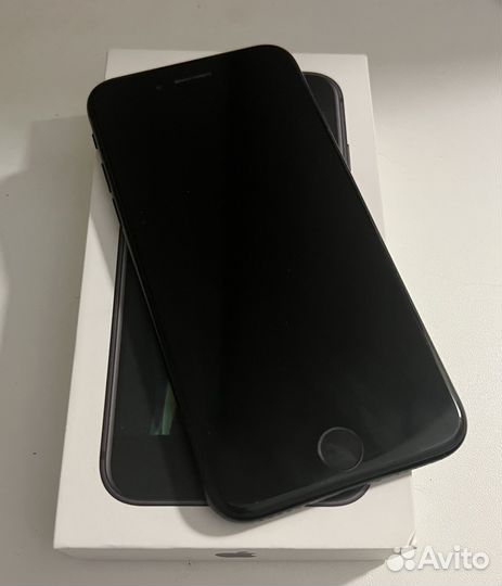 iPhone SE, 64 ГБ
