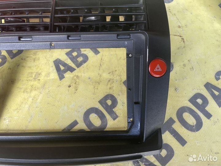 Рамка магнитолы Citroen C4