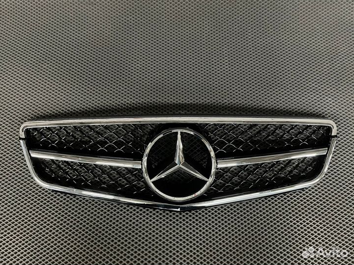 Решетка радиатора Mercedes W204 в стиле 6.3 chrome