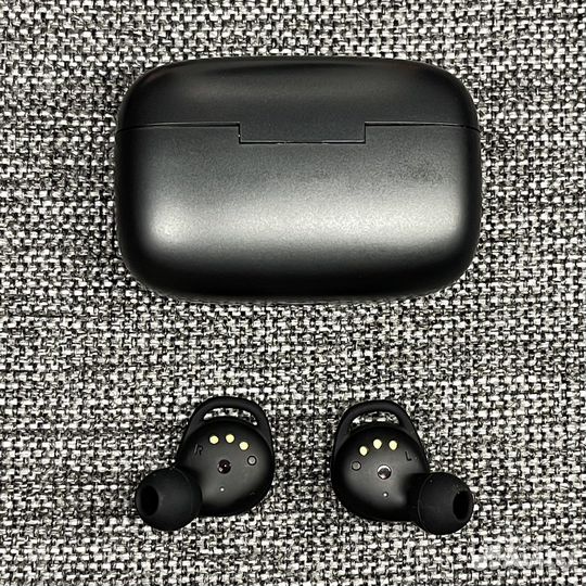 Беспроводные наушники JBL Live 300 TWS черные б/у