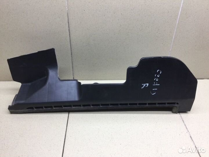 Дефлектор радиатора правый Kia Ceed универсал G4FC