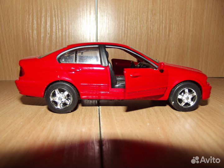 Модель бмв 1:32 new ray, 2000г